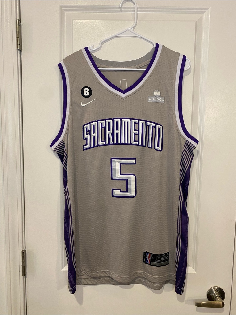 Nike Sacramento Kings DeAaron Fox #5 
Size: 52 
Excellent Condition (No Flaws)